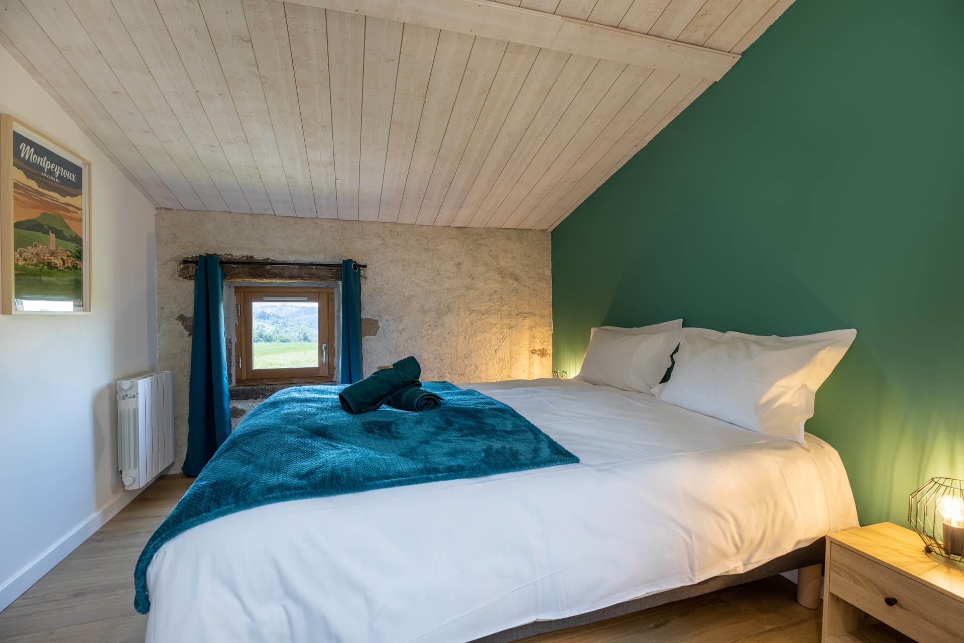 CHAMBRE MONTPEYROUX — 2E ÉTAGE