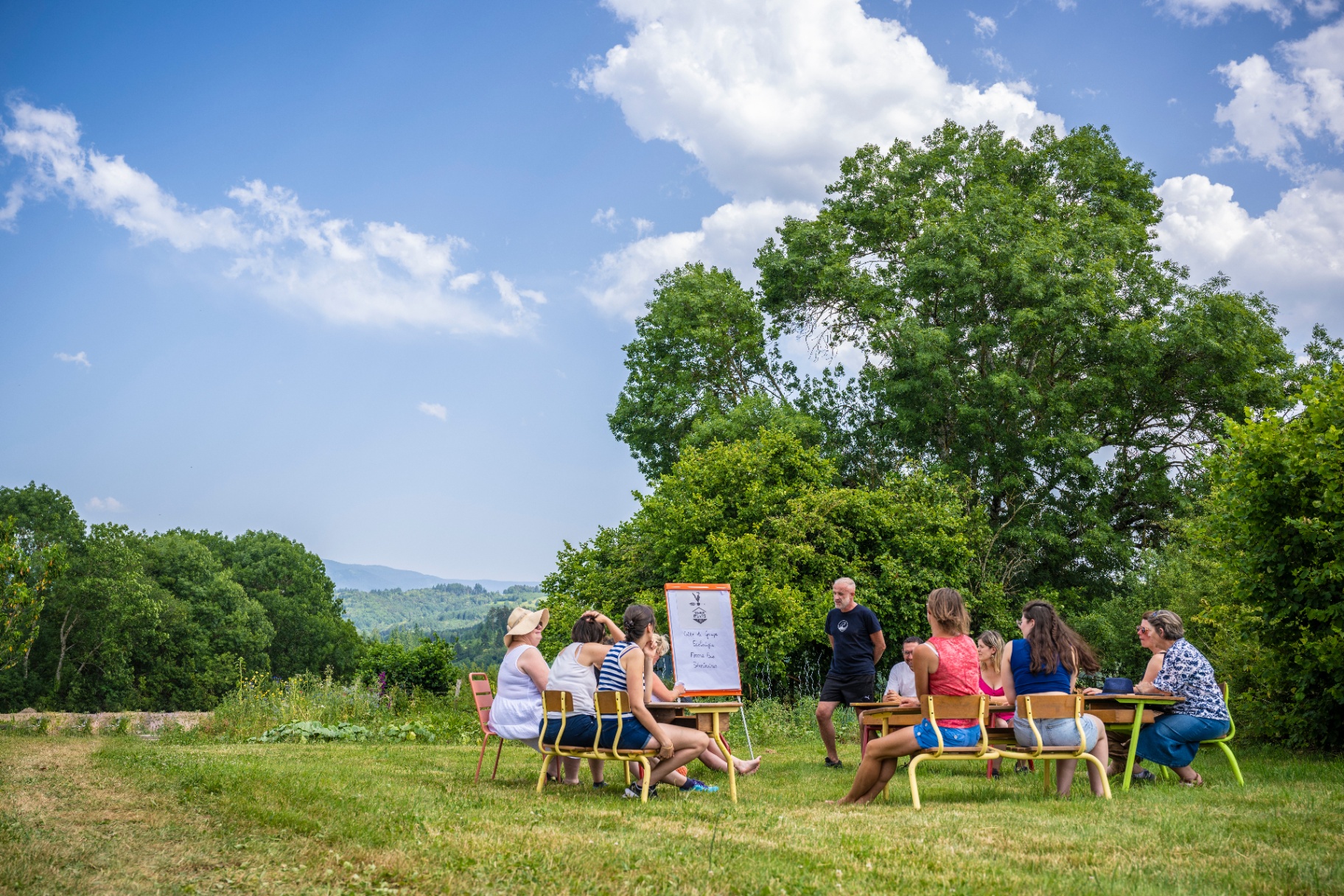 Atelier créatif en plein air lors d'un séminaire au vert