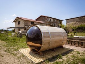 Commencez votre journée avec un petit-déjeuner bio et local, livré directement à votre lodge. Le luxe simple de savourer un café face à la nature.